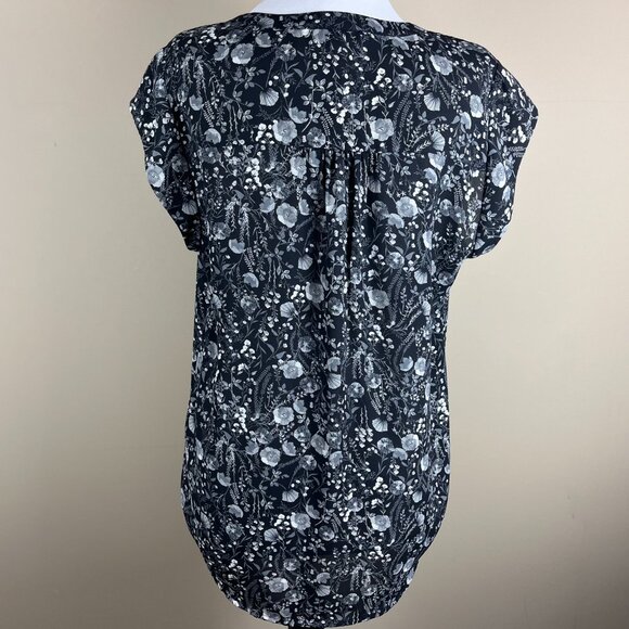 DR2 Cap Sleeve Blouse Size M Black Gray, Floral Print, V-Neck, Pleated Shoulders - Picture 5 of 9